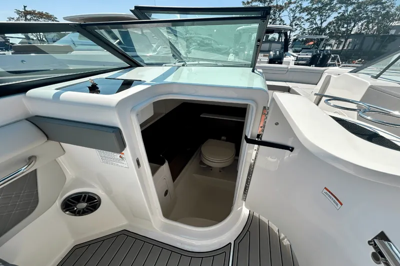 Slide: The Image of Sea Ray SDX 290 Outboard 2026 - 18