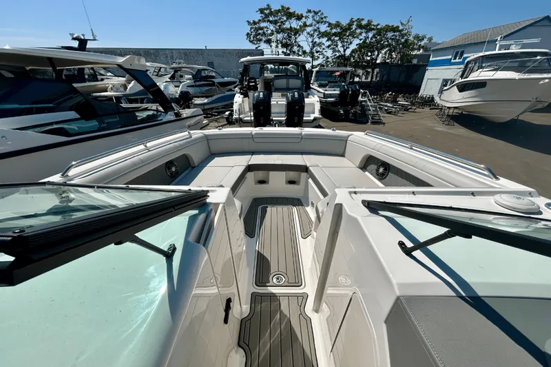 Slide: The Image of Sea Ray SDX 290 Outboard 2026 - 19