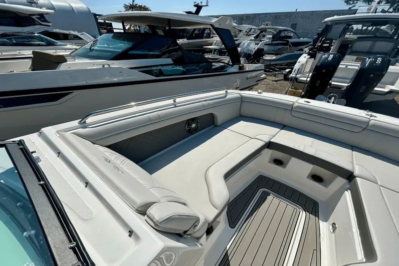 Slide: The Image of Sea Ray SDX 290 Outboard 2026 - 20