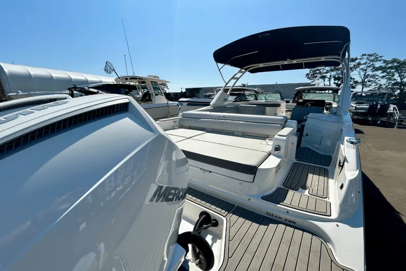 Slide: The Image of Sea Ray SDX 290 Outboard 2026 - 4