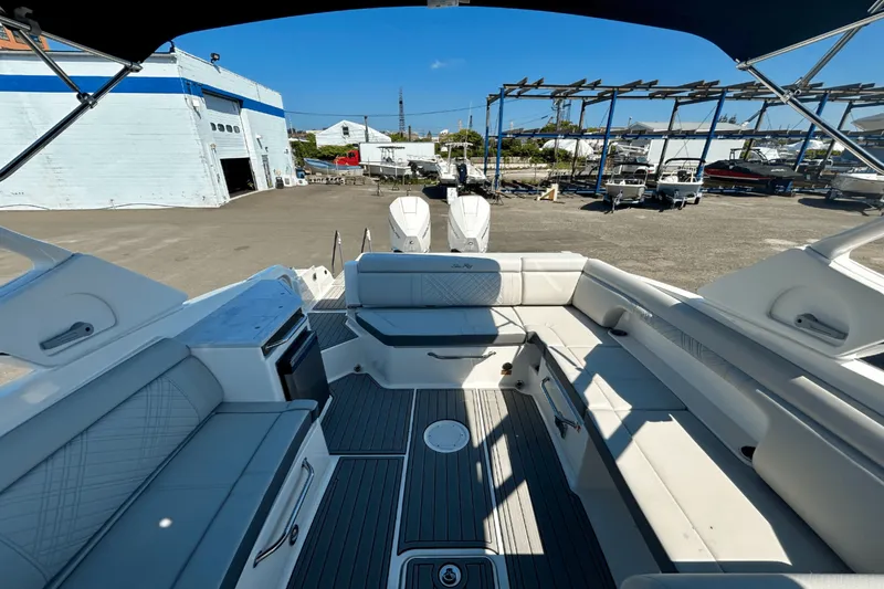 Slide: The Image of Sea Ray SDX 290 Outboard 2026 - 7