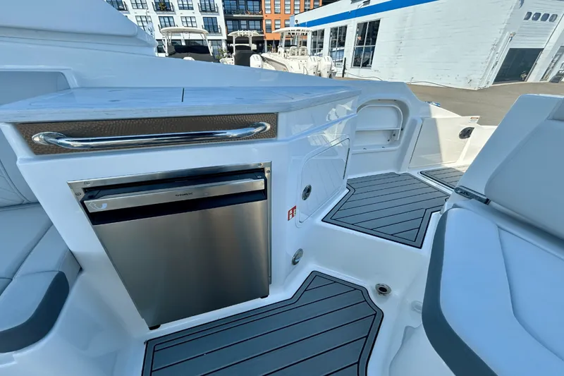 Slide: The Image of Sea Ray SDX 290 Outboard 2026 - 8