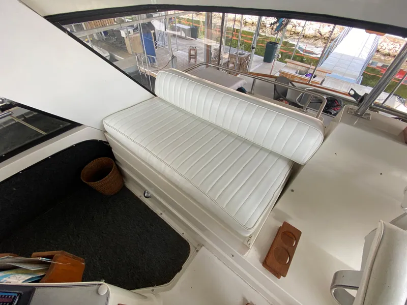 Slide: The Image of 1986 Carver 4207MY boat interior with white cushioned seating. - 49