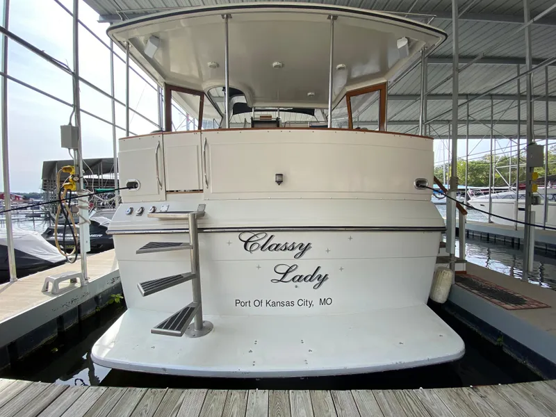 Slide: The Image of 1986 Carver 4207MY yacht Classy Lady docked at Port of Kansas City, MO. - 32