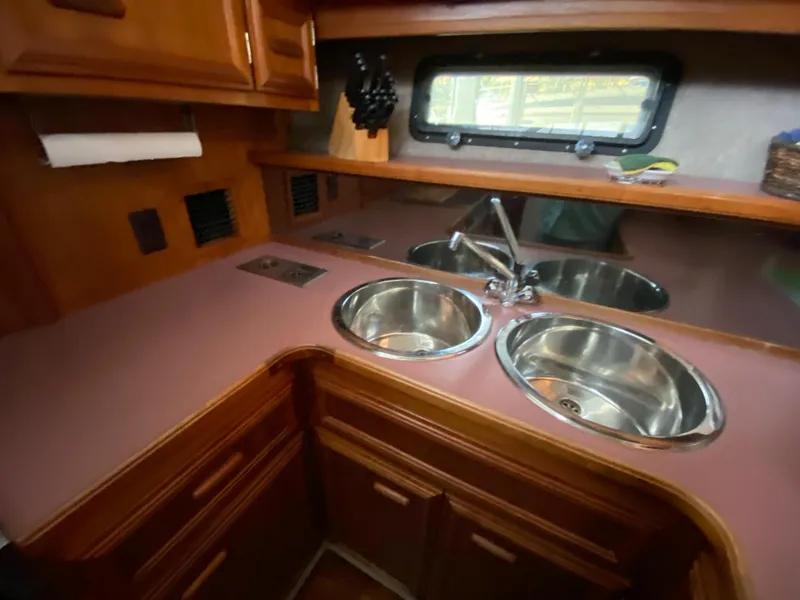 Slide: The Image of Carver Yachts 4207MY 1986 - 51