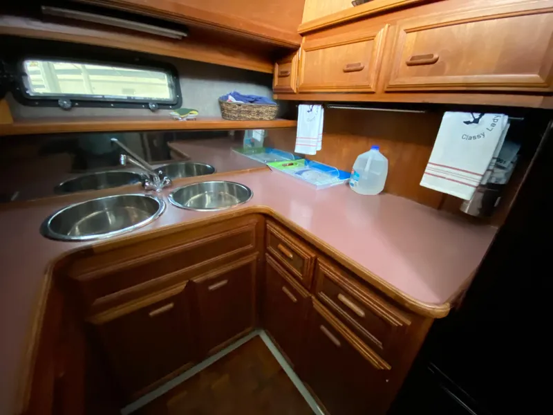 Slide: The Image of Carver Yachts 4207MY 1986 - 53