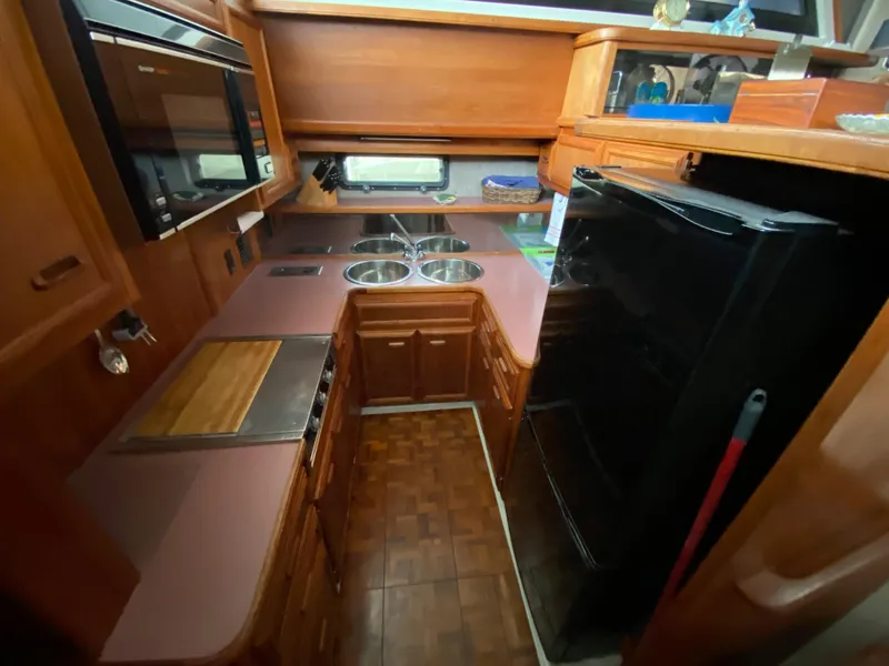 Slide: The Image of Carver Yachts 4207MY 1986 - 54