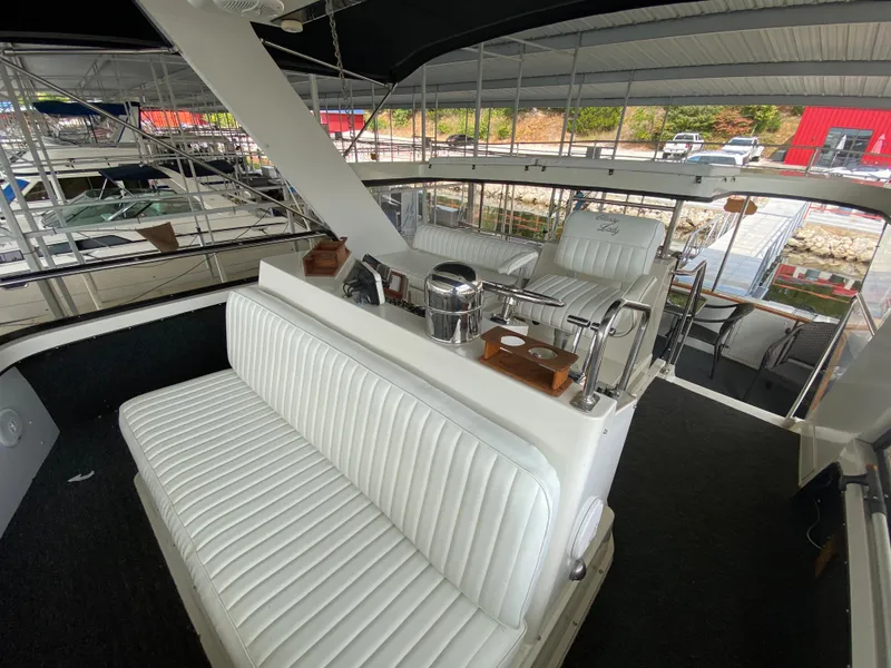 Slide: The Image of Carver Yachts 4207MY 1986 - 59