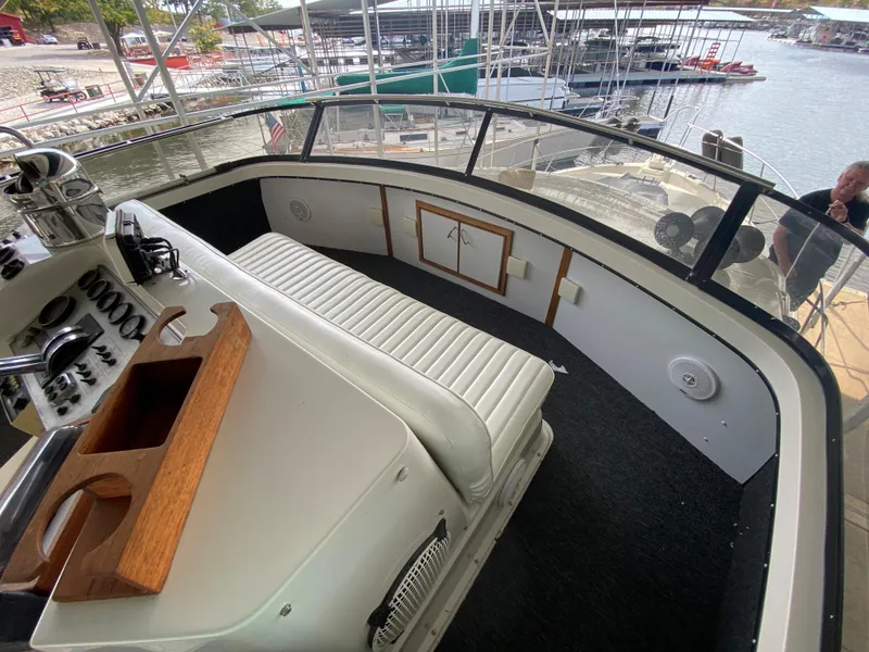 Slide: The Image of Carver Yachts 4207MY 1986 - 61