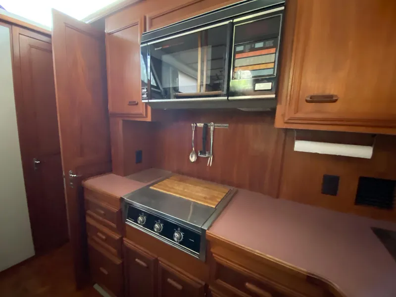 Slide: The Image of Carver Yachts 4207MY 1986 - 63