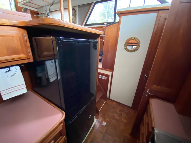 Slide: The Image of Carver Yachts 4207MY 1986 - 64