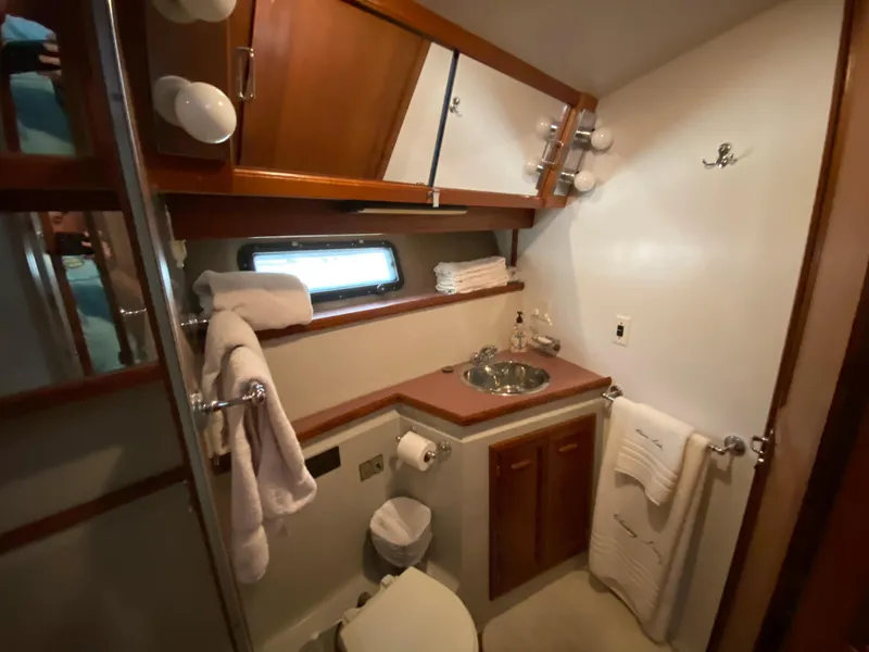 Slide: The Image of Carver Yachts 4207MY 1986 - 68