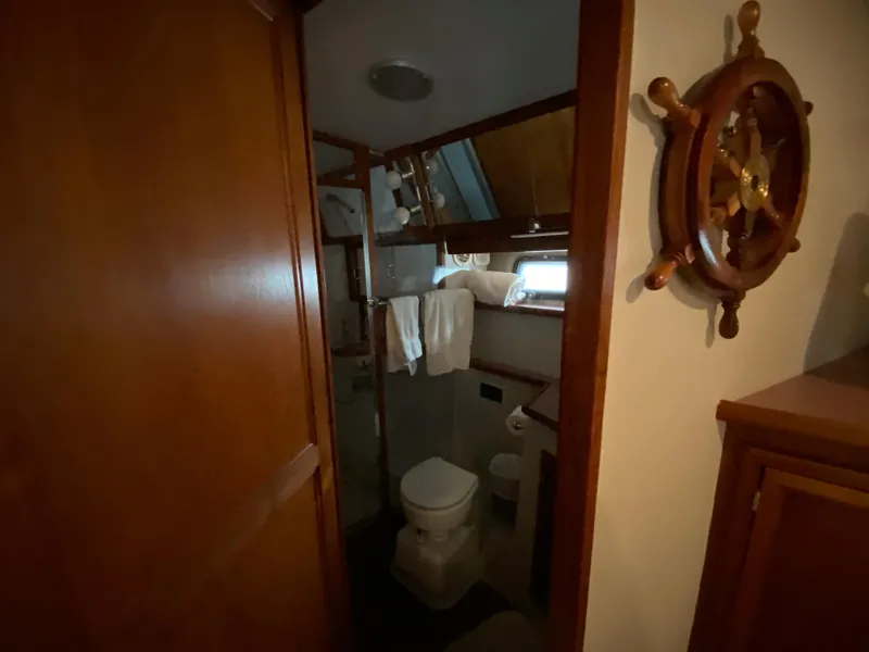 Slide: The Image of Carver Yachts 4207MY 1986 - 70