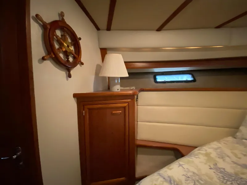 Slide: The Image of Carver Yachts 4207MY 1986 - 71