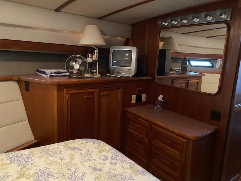 Slide: The Image of Carver Yachts 4207MY 1986 - 72