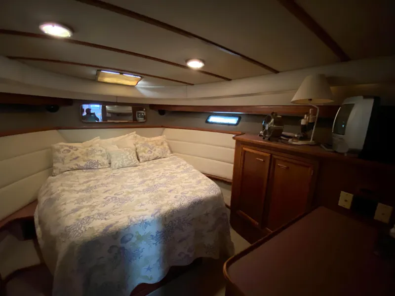 Slide: The Image of Carver Yachts 4207MY 1986 - 74