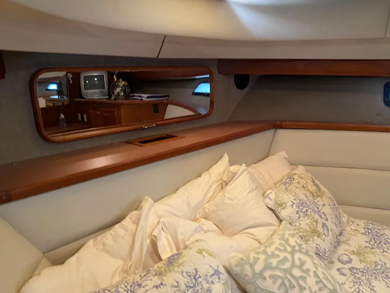 Slide: The Image of Carver Yachts 4207MY 1986 - 76