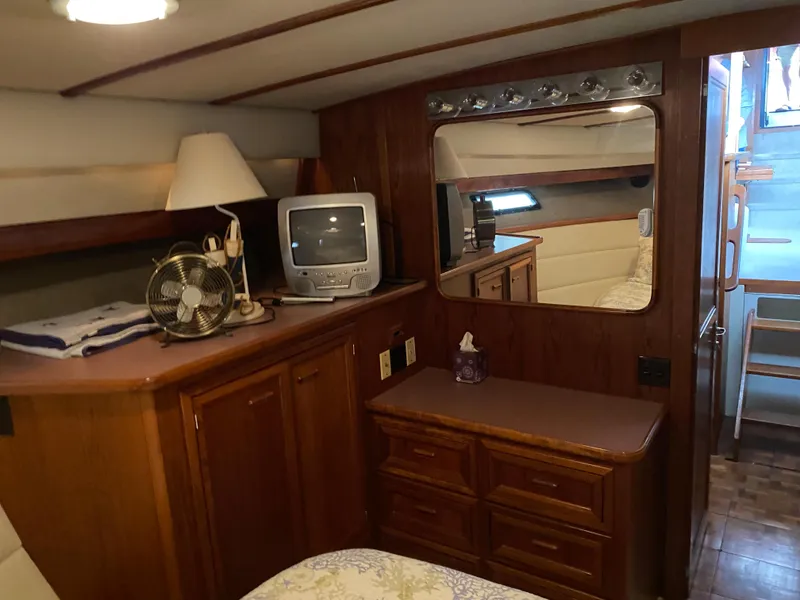 Slide: The Image of Carver Yachts 4207MY 1986 - 77