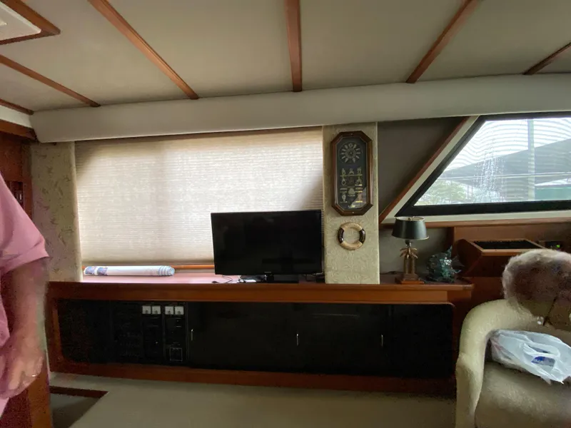 Slide: The Image of Carver Yachts 4207MY 1986 - 79