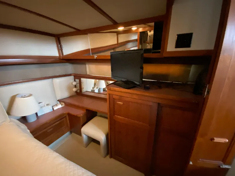 Slide: The Image of Carver Yachts 4207MY 1986 - 83