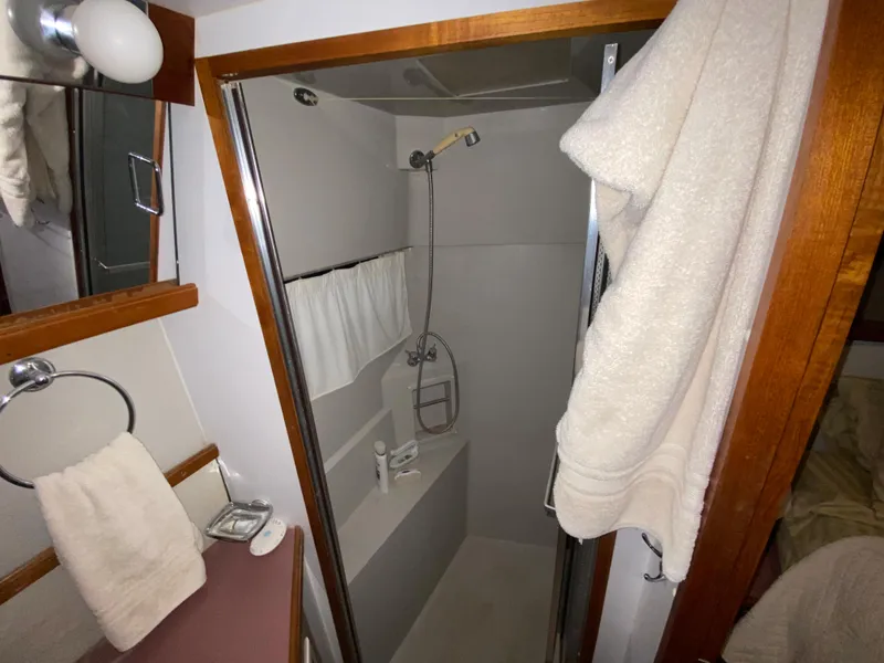 Slide: The Image of Carver Yachts 4207MY 1986 - 87