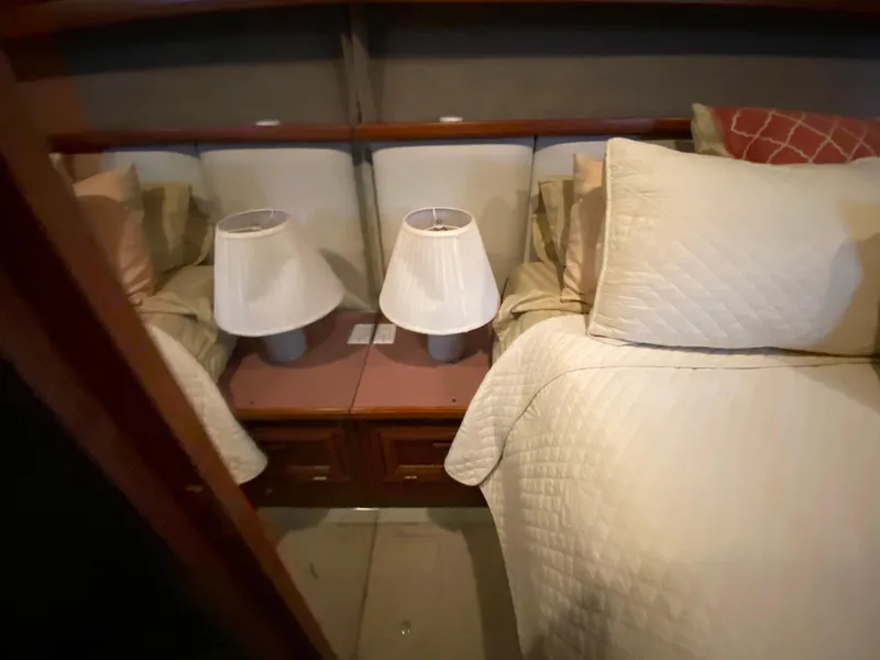 Slide: The Image of Carver Yachts 4207MY 1986 - 88