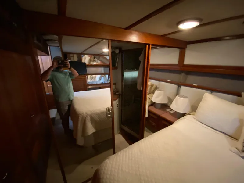 Slide: The Image of Carver Yachts 4207MY 1986 - 92