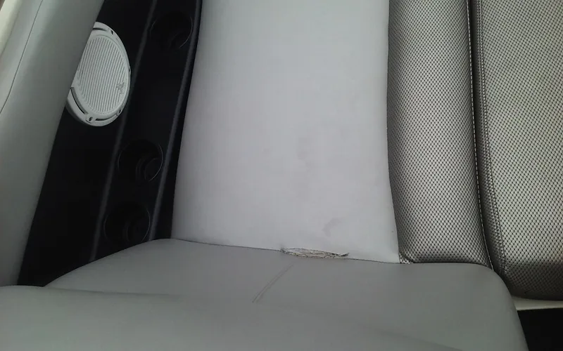 Slide: The Image of 2006 MasterCraft X-Star SS boat interior with speaker and cup holders. - 20