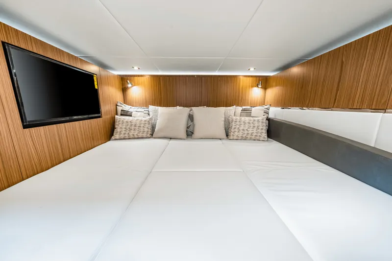 Slide: The Image of Cruisers Yachts 50GLS OB 2026 - 41