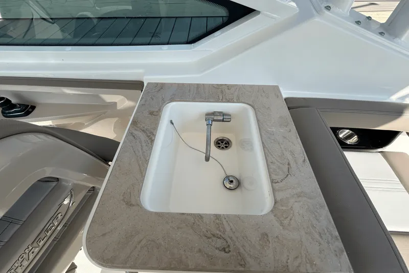 Slide: The Image of Boston Whaler 280 Vantage 2026 - 20