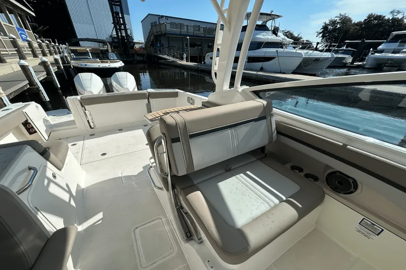 Slide: The Image of Boston Whaler 280 Vantage 2026 - 22