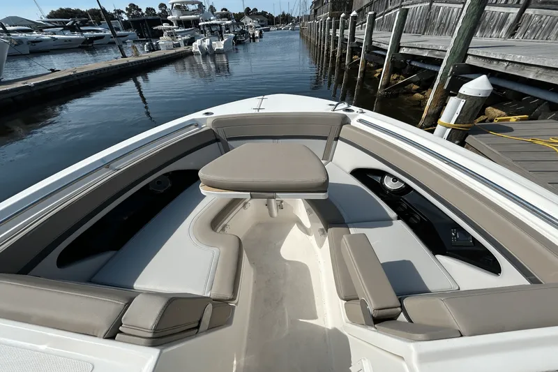 Slide: The Image of Boston Whaler 280 Vantage 2026 - 25