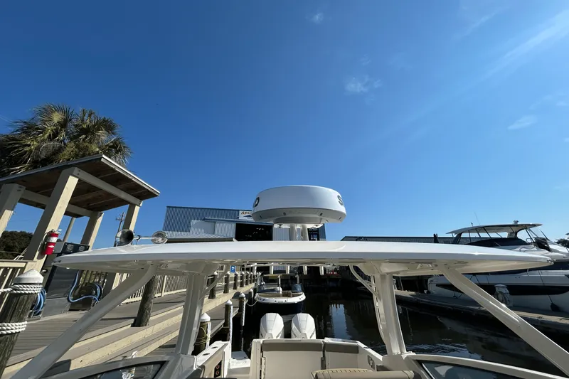 Slide: The Image of Boston Whaler 280 Vantage 2026 - 28