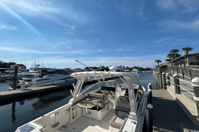 Slide: The Image of Boston Whaler 280 Vantage 2026 - 33