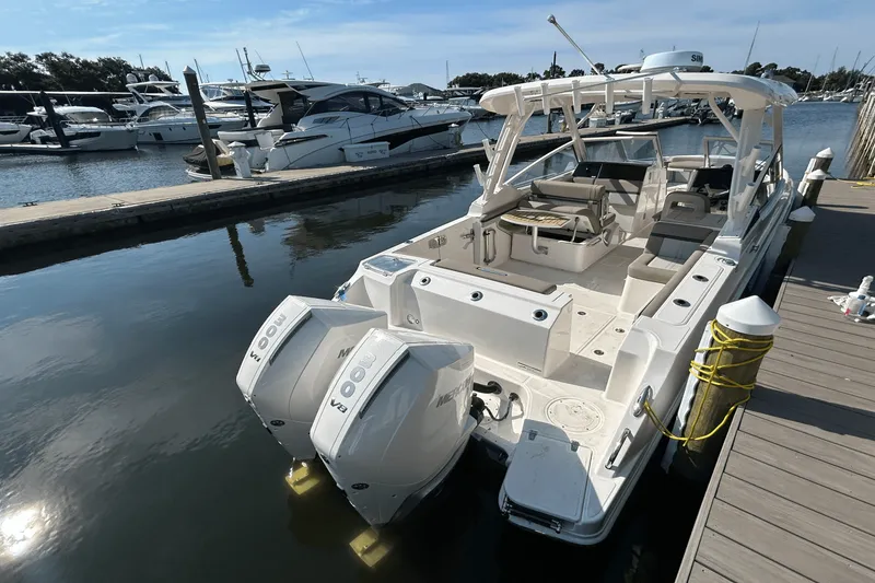 Slide: The Image of Boston Whaler 280 Vantage 2026 - 34