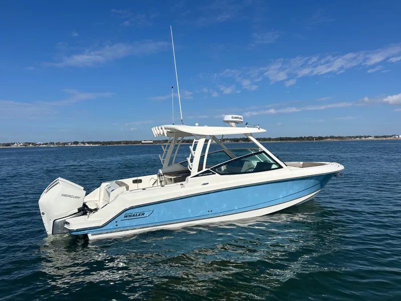 Slide: The Image of Boston Whaler 280 Vantage 2026 - 5