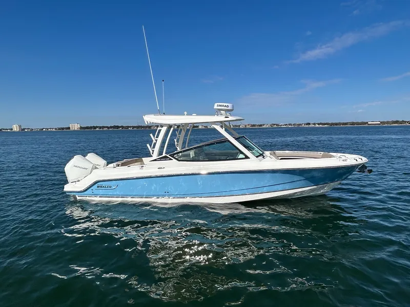 Slide: The Image of Boston Whaler 280 Vantage 2026 - 7