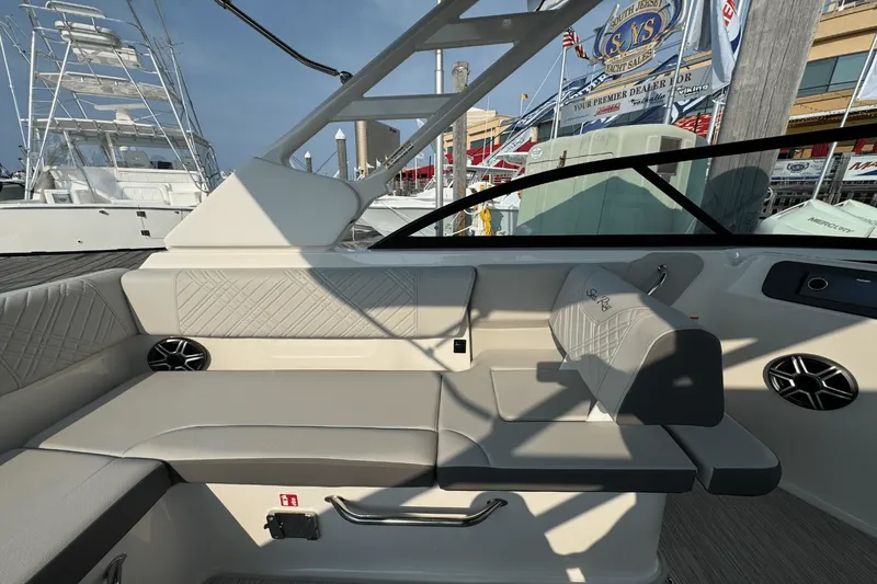 Slide: The Image of Sea Ray SDX 230 Outboard 2026 - 18