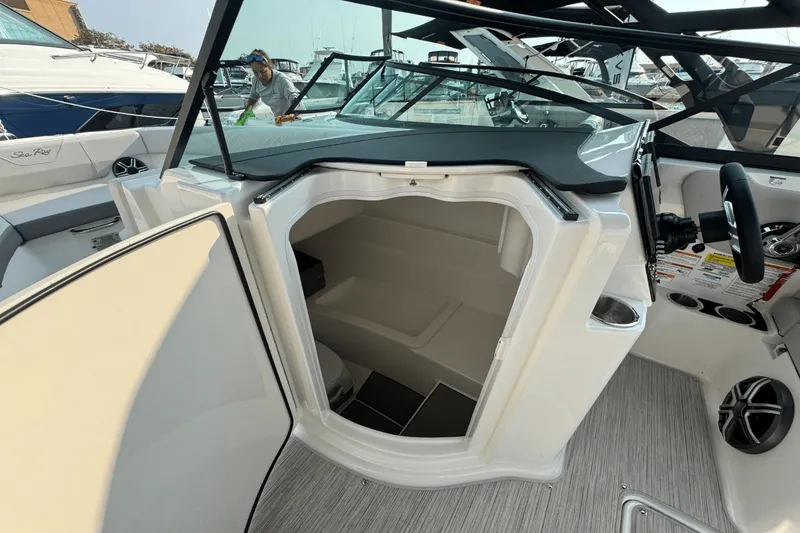 Slide: The Image of Sea Ray SDX 230 Outboard 2026 - 30
