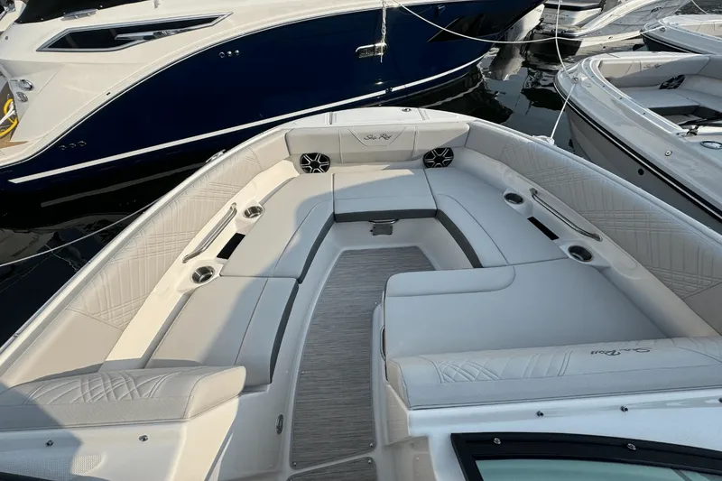 Slide: The Image of Sea Ray SDX 230 Outboard 2026 - 34