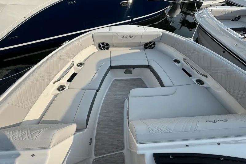 Slide: The Image of Sea Ray SDX 230 Outboard 2026 - 35