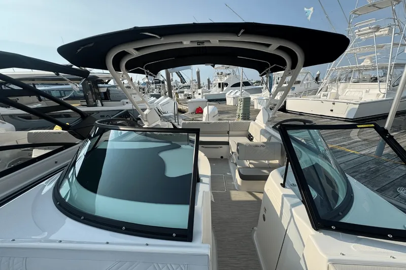 Slide: The Image of Sea Ray SDX 230 Outboard 2026 - 36