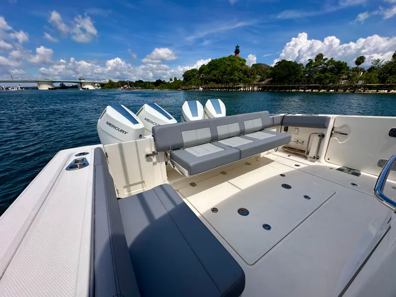 Slide: The Image of Boston Whaler 420 Outrage 2026 - 3