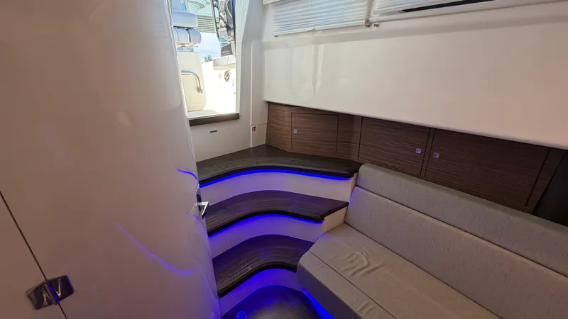 Slide: The Image of Boston Whaler 420 Outrage 2026 - 27