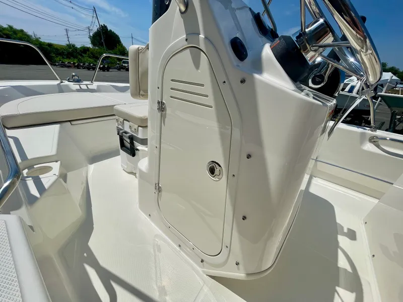 Slide: The Image of Boston Whaler 150 Montauk 2027 - 7