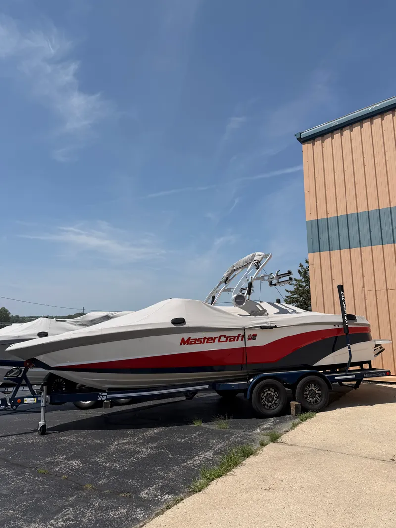 Slide: The Image of Mastercraft XT 23 2018 - 18