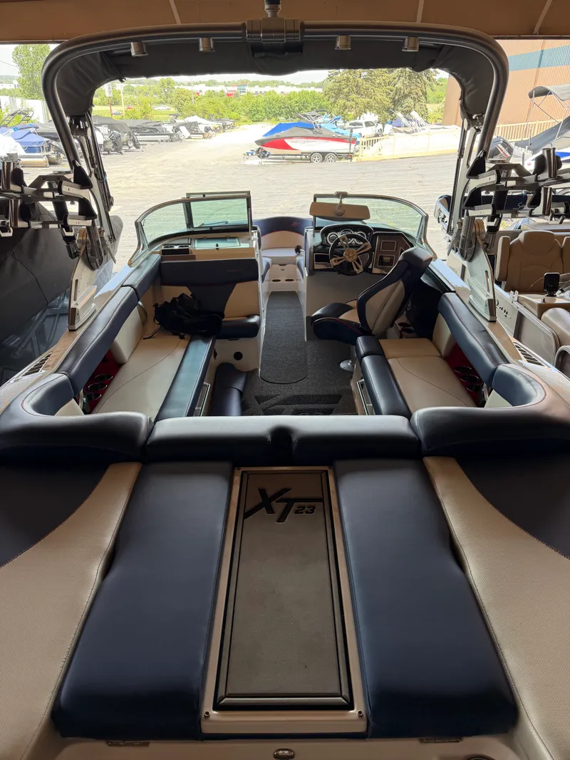 Slide: The Image of Mastercraft XT 23 2018 - 2