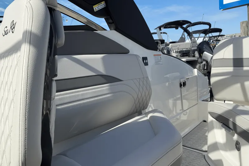 Slide: The Image of Sea Ray SLX 260 Outboard 2026 - 13