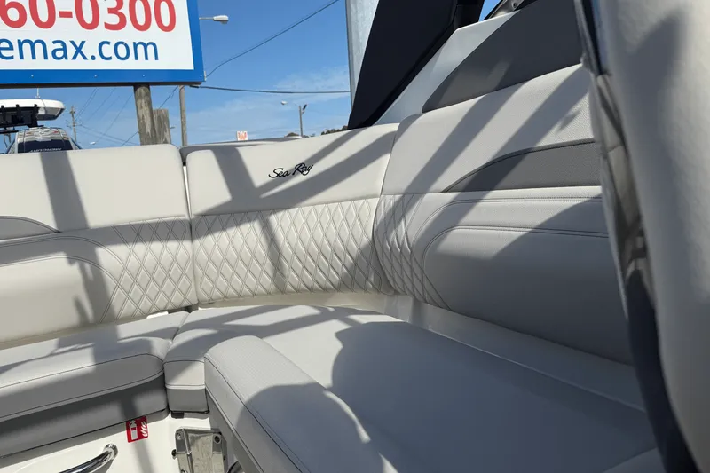 Slide: The Image of Sea Ray SLX 260 Outboard 2026 - 15