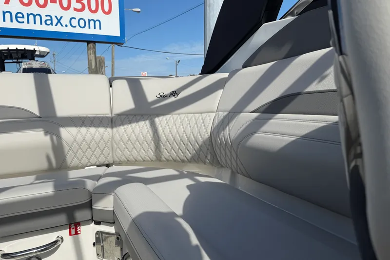 Slide: The Image of Sea Ray SLX 260 Outboard 2026 - 16